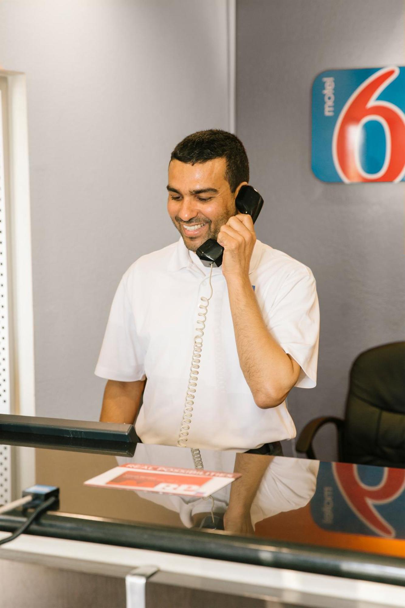 Motel 6-Metropolis, Il المظهر الخارجي الصورة